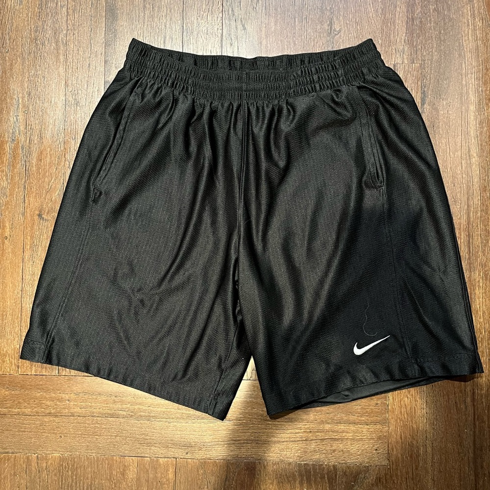 Nike - mens b-ball shorts - size M